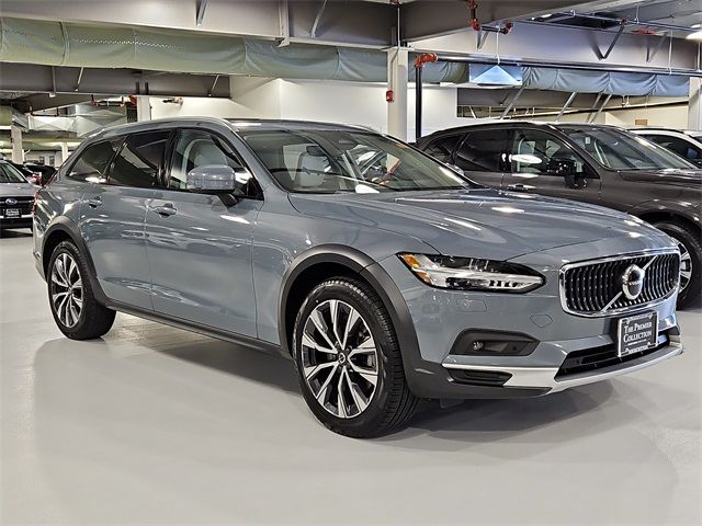 2022 Volvo V90 Cross Country Base