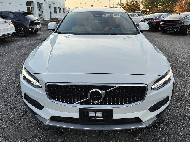 2022 Volvo V90 Cross Country Base