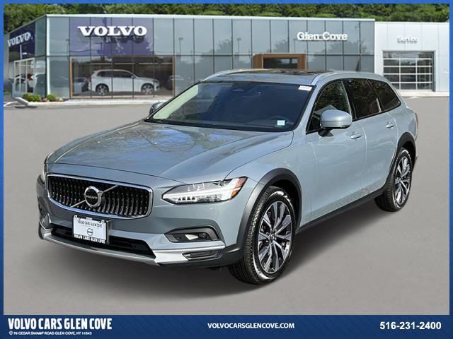 2022 Volvo V90 Cross Country Base