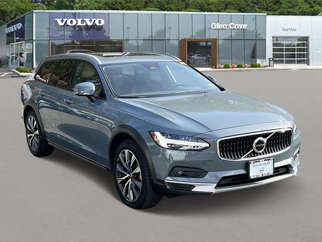 2022 Volvo V90 Cross Country Base