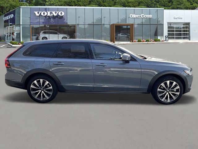 2022 Volvo V90 Cross Country Base