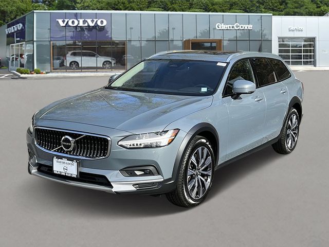 2022 Volvo V90 Cross Country Base