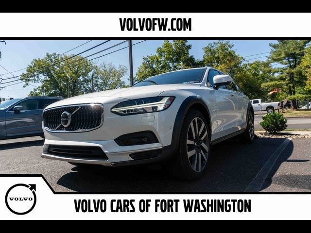 2022 Volvo V90 Cross Country Base