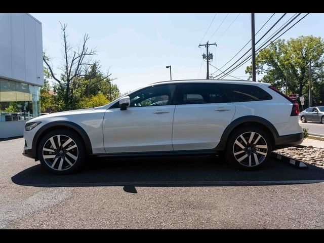 2022 Volvo V90 Cross Country Base