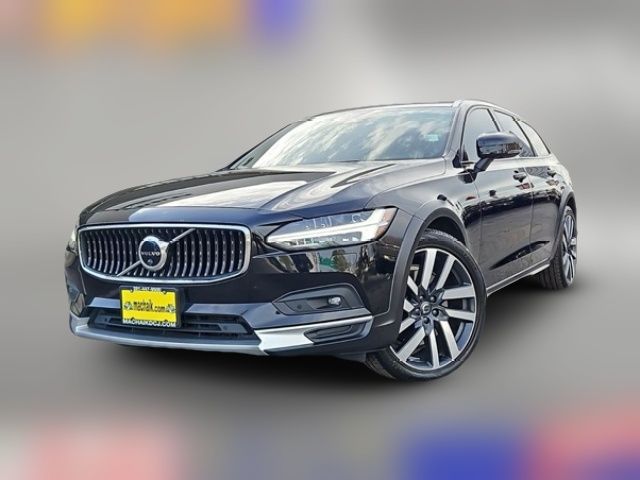 2022 Volvo V90 Cross Country Base