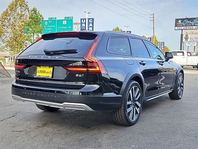 2022 Volvo V90 Cross Country Base