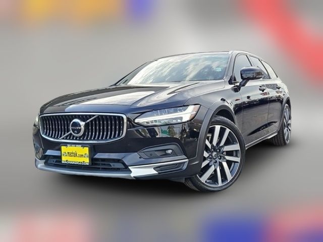 2022 Volvo V90 Cross Country Base