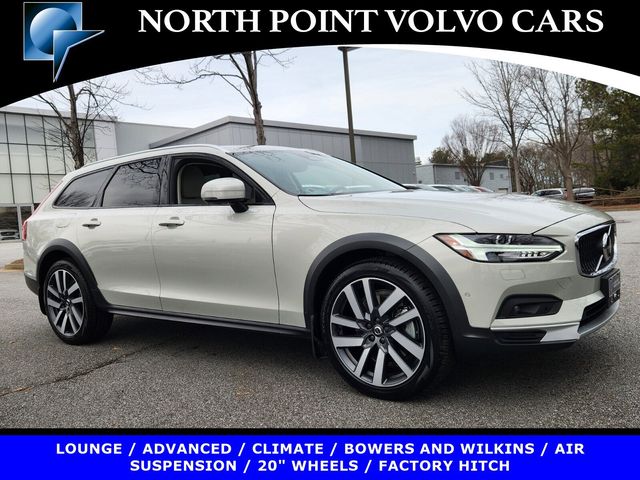 2022 Volvo V90 Cross Country Base