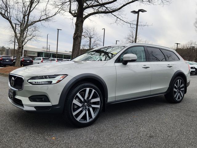 2022 Volvo V90 Cross Country Base