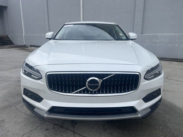 2022 Volvo V90 Cross Country Base