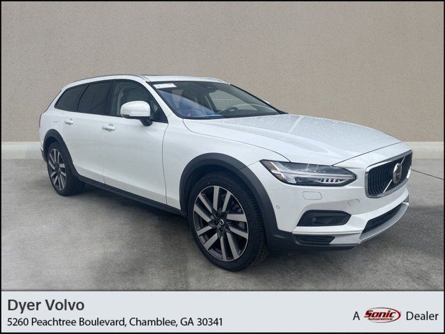 2022 Volvo V90 Cross Country Base