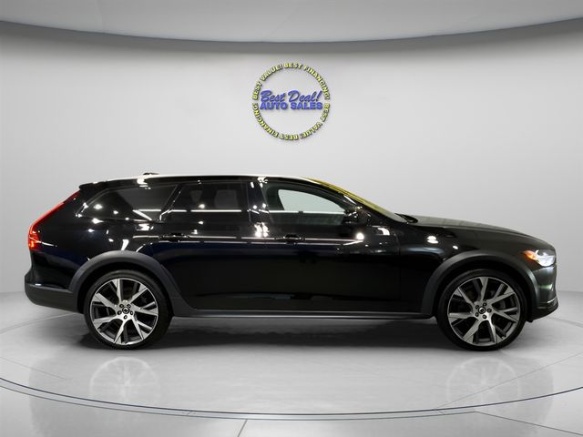 2022 Volvo V90 Cross Country Base