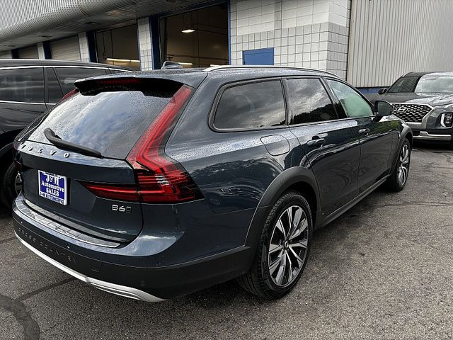 2022 Volvo V90 Cross Country Base