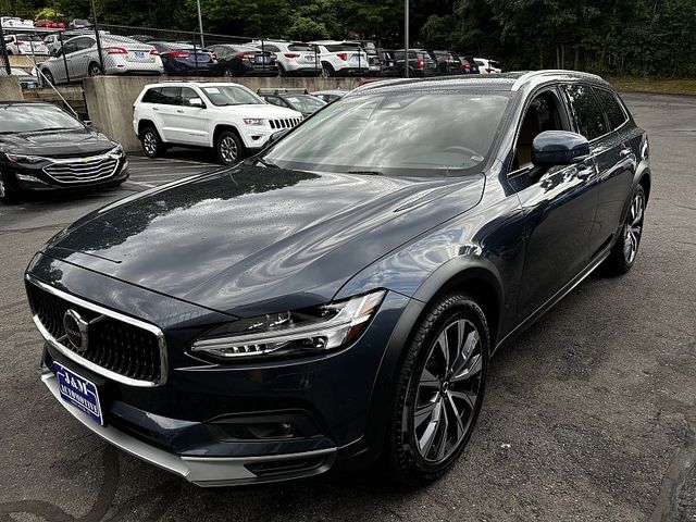 2022 Volvo V90 Cross Country Base