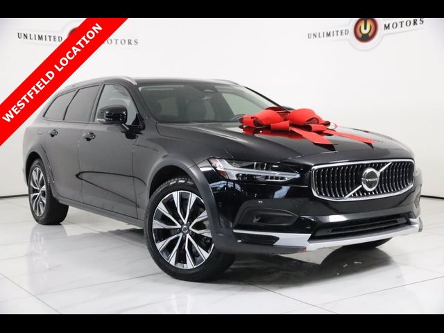 2022 Volvo V90 Cross Country Base