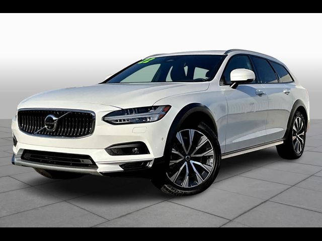 2022 Volvo V90 Cross Country Base