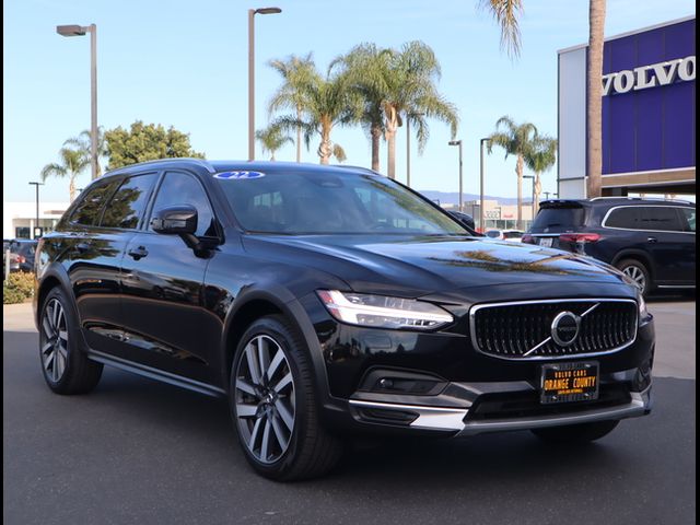 2022 Volvo V90 Cross Country Base