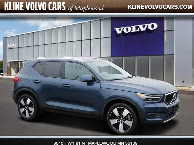 2022 Volvo XC40 Momentum