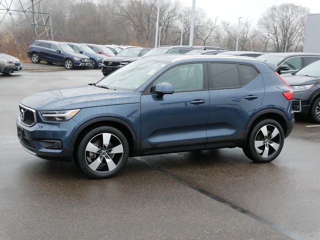 2022 Volvo XC40 Momentum