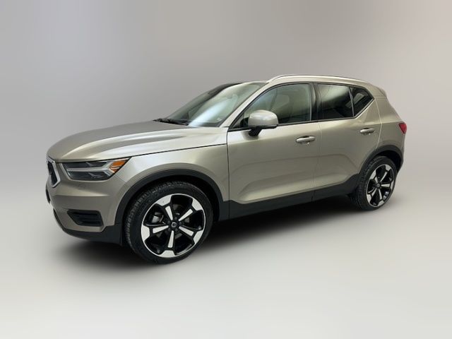 2022 Volvo XC40 Momentum