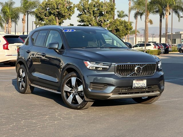 2022 Volvo XC40 Momentum