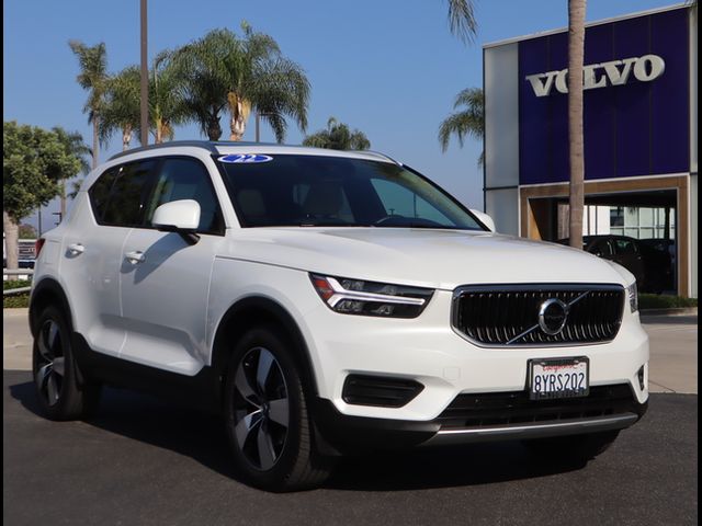 2022 Volvo XC40 Momentum