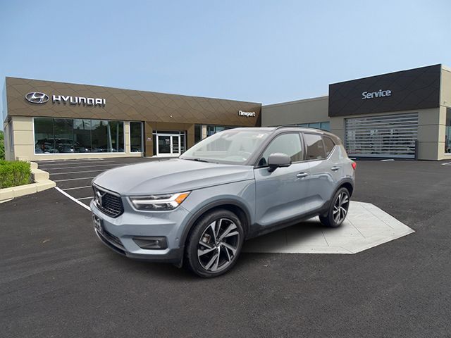 2022 Volvo XC40 R-Design