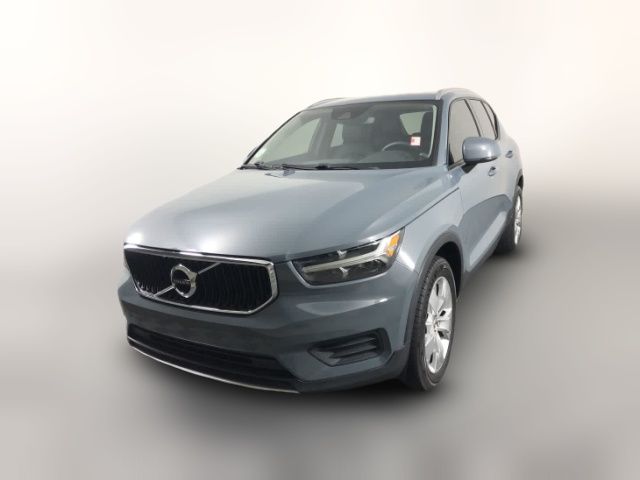 2022 Volvo XC40 Momentum