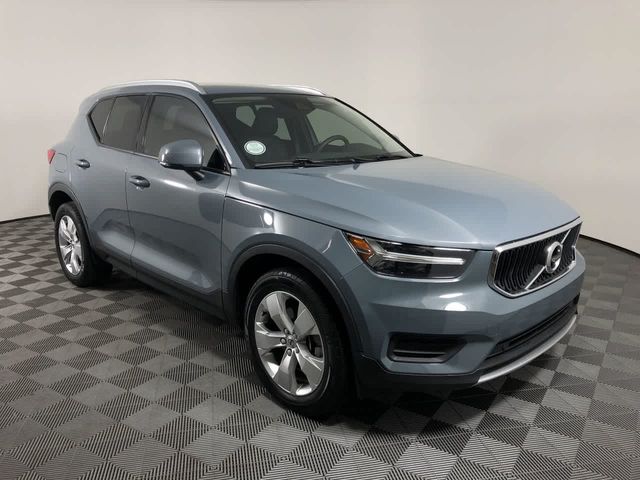 2022 Volvo XC40 Momentum