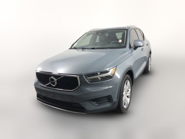 2022 Volvo XC40 Momentum