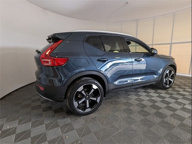 2022 Volvo XC40 Momentum