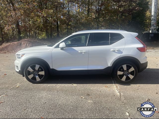 2022 Volvo XC40 Momentum