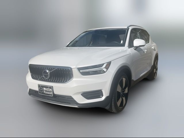 2022 Volvo XC40 Momentum