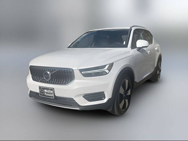 2022 Volvo XC40 Momentum