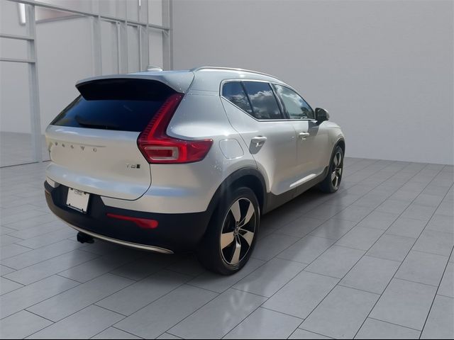 2022 Volvo XC40 Momentum