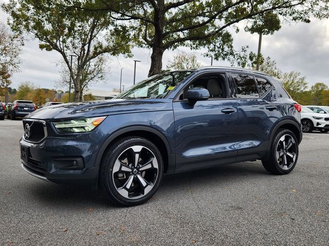 2022 Volvo XC40 Momentum