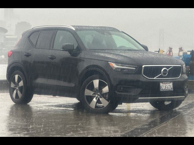 2022 Volvo XC40 Momentum