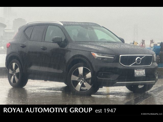 2022 Volvo XC40 Momentum