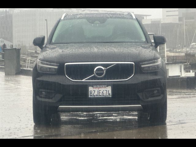 2022 Volvo XC40 Momentum