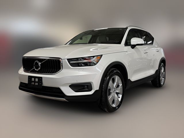 2022 Volvo XC40 Momentum