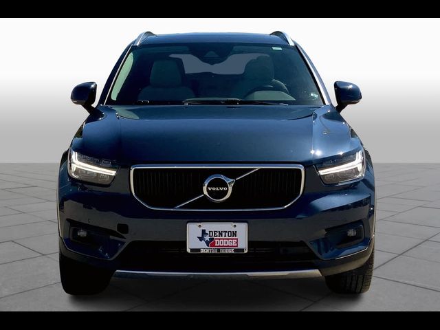 2022 Volvo XC40 Momentum