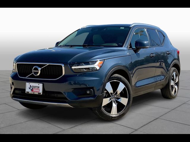 2022 Volvo XC40 Momentum