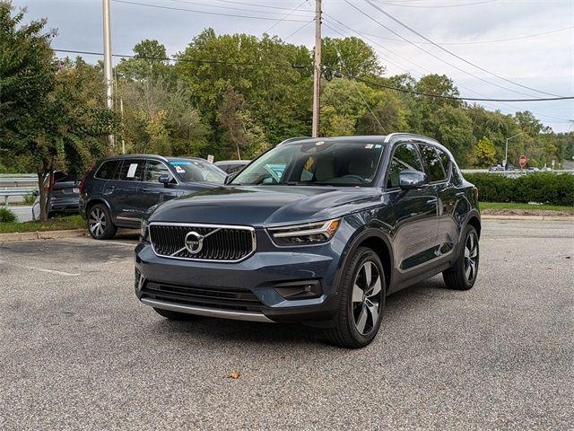 2022 Volvo XC40 Momentum