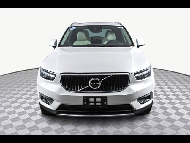 2022 Volvo XC40 Momentum