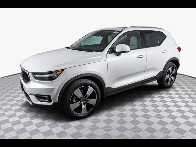 2022 Volvo XC40 Momentum