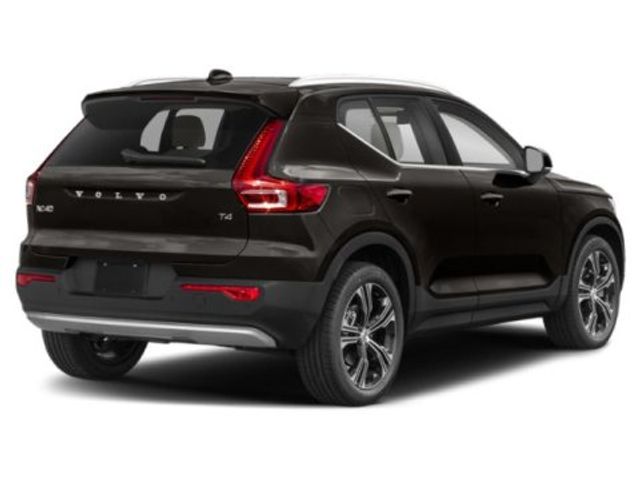 2022 Volvo XC40 Momentum