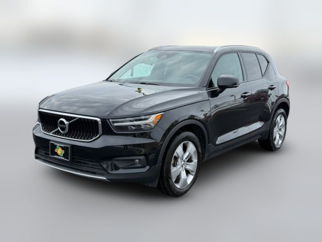 2022 Volvo XC40 Momentum