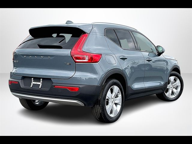 2022 Volvo XC40 Momentum