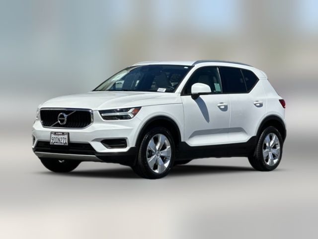 2022 Volvo XC40 Momentum