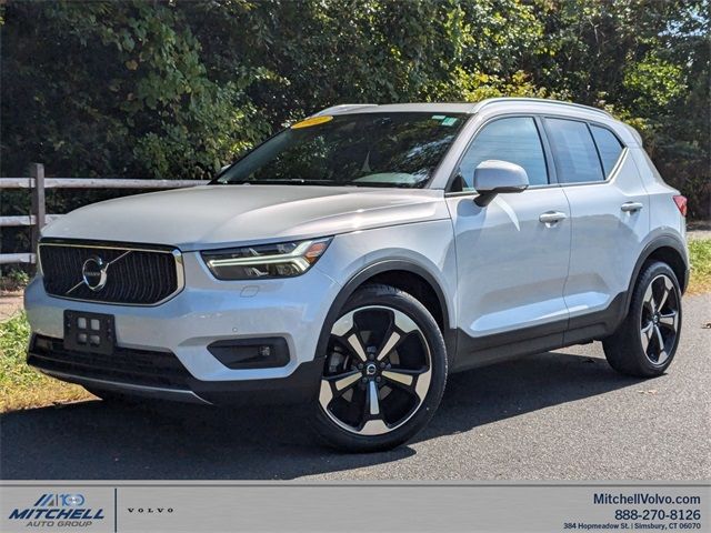 2022 Volvo XC40 Momentum